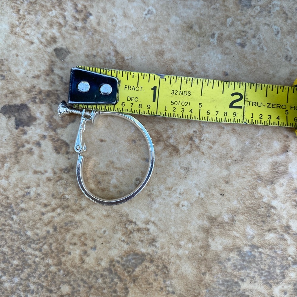 Vintage EUC rhinestone hoop earrings - Picture 5 of 8